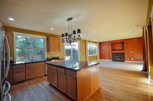 Building Photo - Elegant 4BR Murray Franklin Home in Fernwood Hills | EV Charger | Northshore Schools