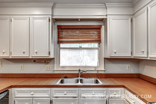 Building Photo - 1435 Roxbury Ct