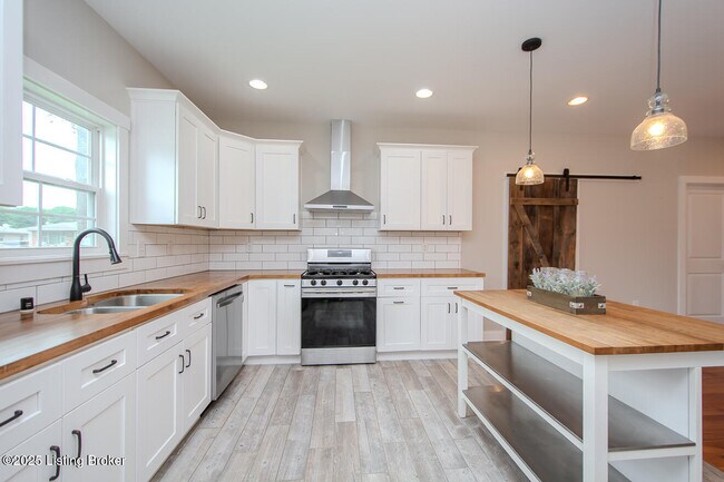Building Photo - 6209 Applegate Ln