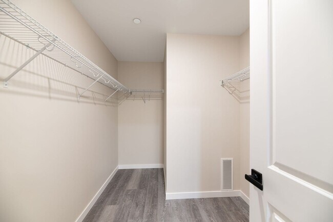 Building Photo - Brand New 4 Bedroom Luxury Townhome!