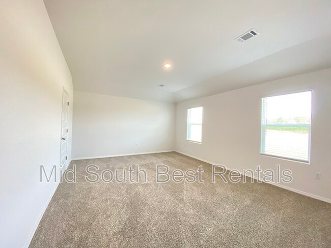 Building Photo - 84 Kelton Ln