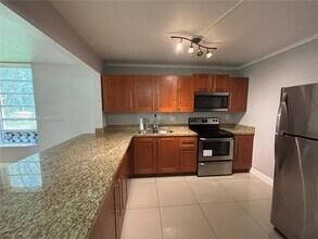 Building Photo - 400 Commodore Dr