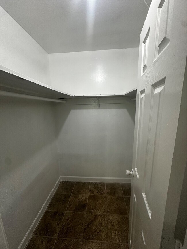 Building Photo - 8110 Albacore Dr