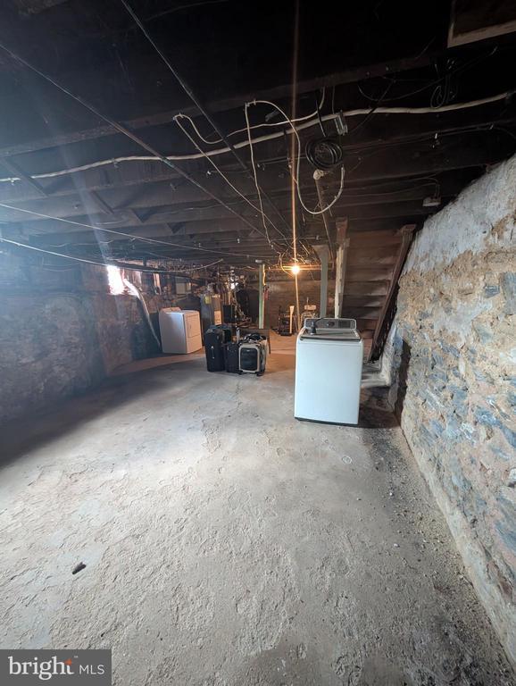 Building Photo - 106 Walnut St