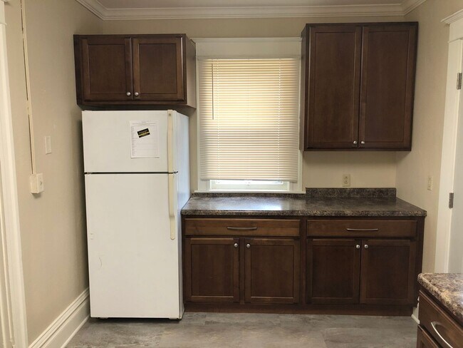 Building Photo - 614 S Clinton St