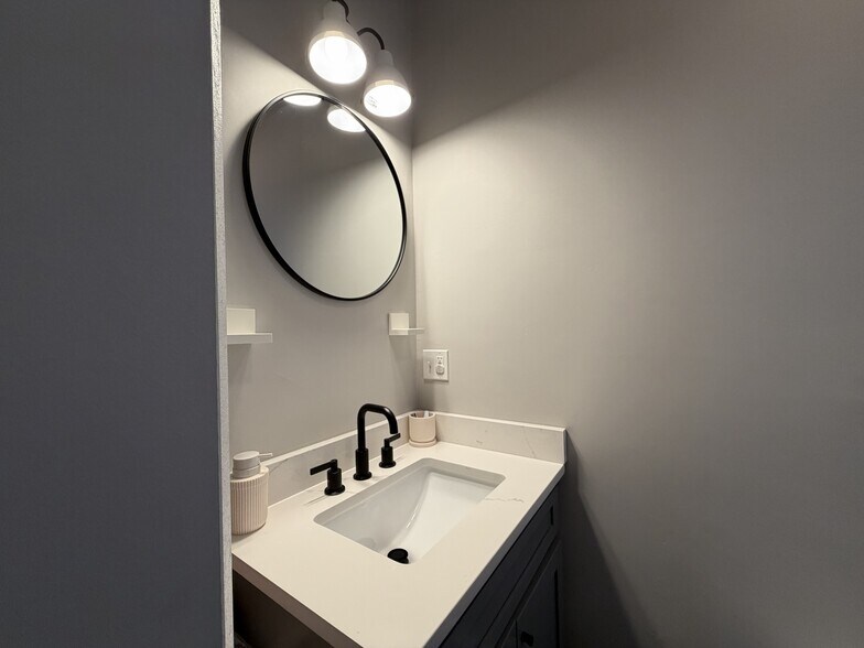 En-suite Bathroom - 153 Almy St