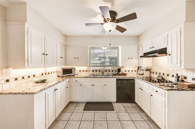 Building Photo - 2602 Briarbrook Dr