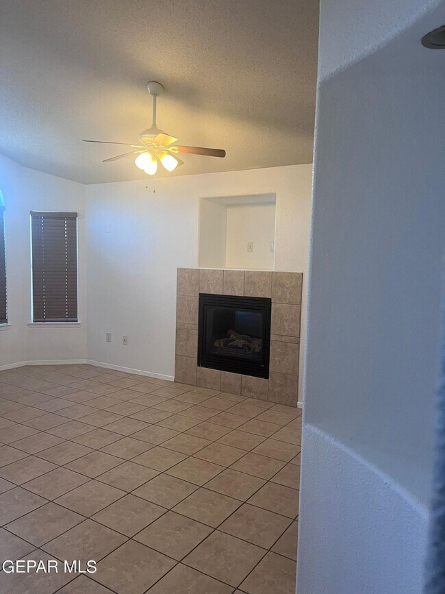 Building Photo - 14061 Tierra Leona Dr