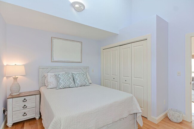 Building Photo - 4 Bryn Mawr Way