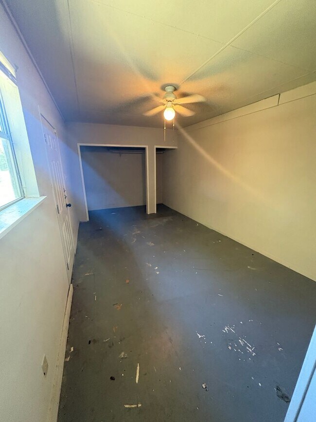 Building Photo - 704 Osage Dr
