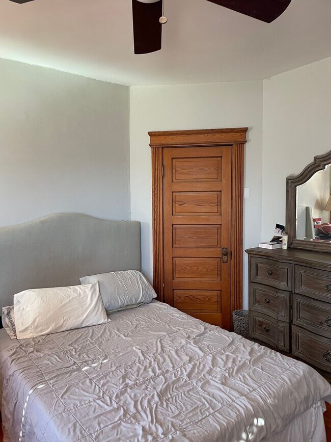Building Photo - HYDE PARK SINGLE FAMILY HOME WITH OFF-STRE...