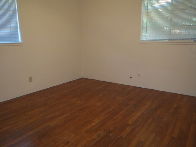 Building Photo - Andrews Duplex