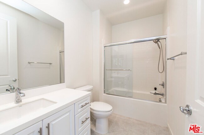 Building Photo - 10922 Mesa Ct