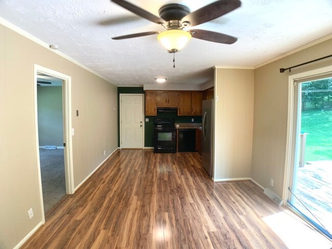 Building Photo - 339 Lake Ct Dr