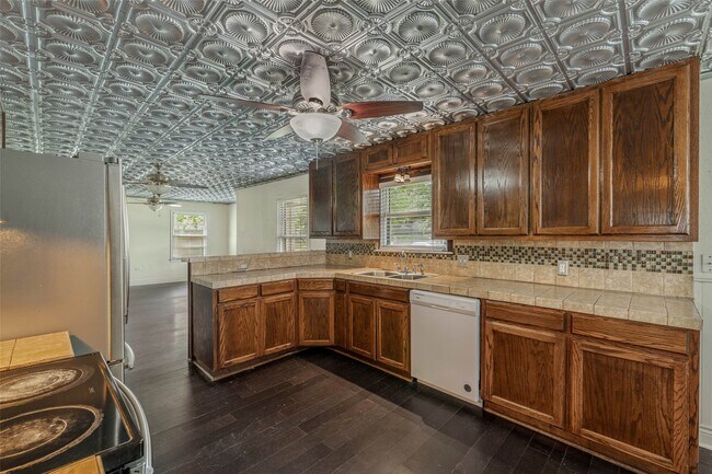 Building Photo - 1116 Kettler St