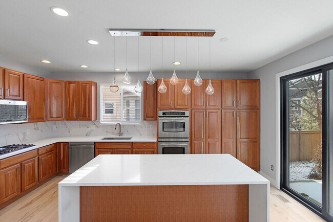 Building Photo - 4 Bedroom Dream Home waiting for you!