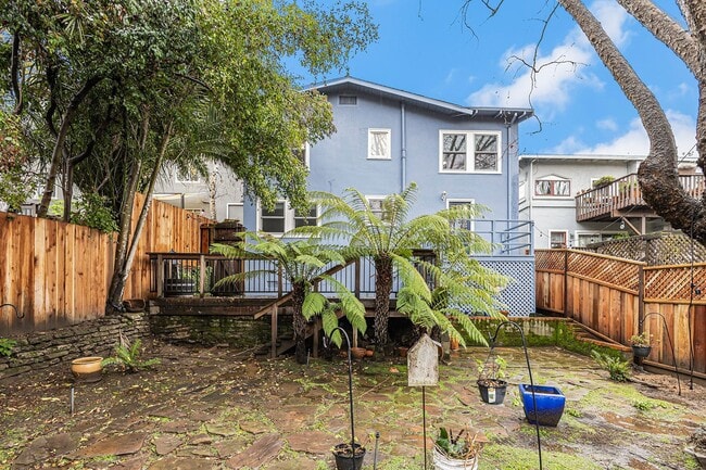 Building Photo - 3901 Everett Ave