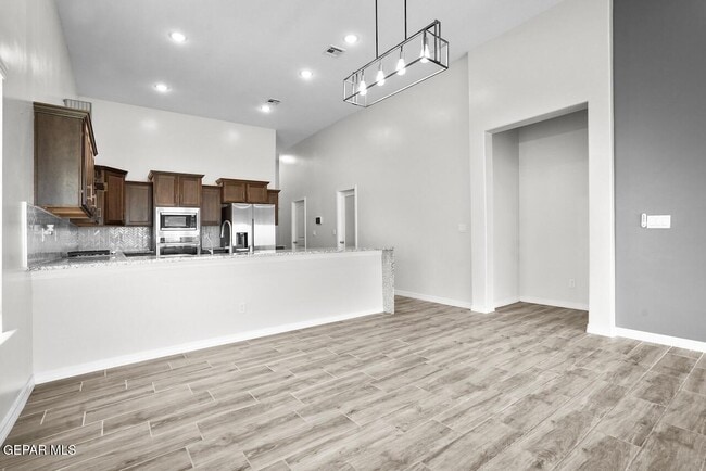 Building Photo - 13757 Villa Vista Ave