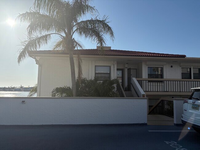 Building Photo - 6265 Sun Blvd
