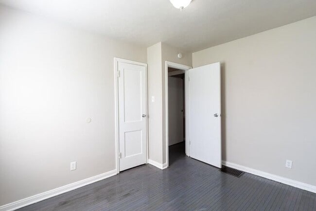 Building Photo - 3046 N Temple Ave