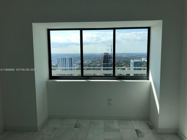 Building Photo - 480 NE 31st St