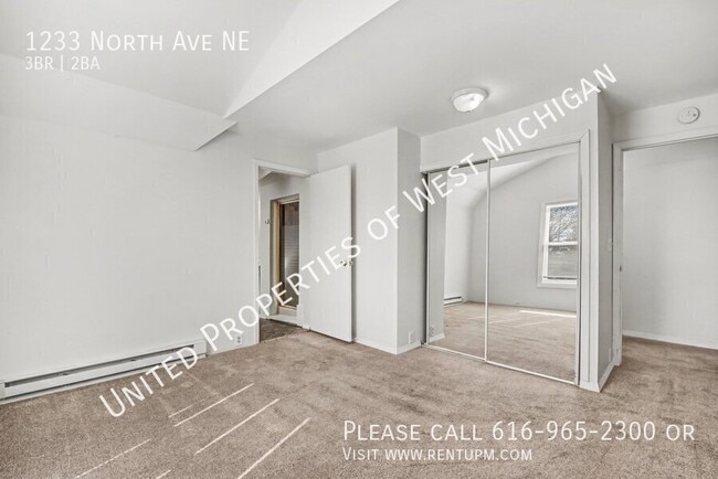 Building Photo - 1233 North Ave NE