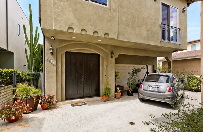 Building Photo - 2027 Butler Ave