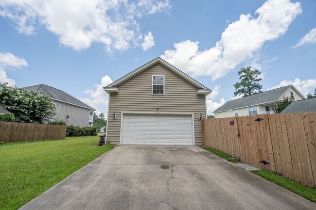 Building Photo - 10 Arbors Cir