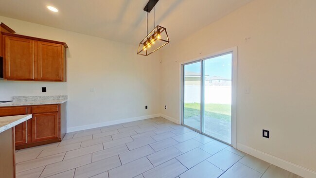 Building Photo - Gorgeous 5 Bedroom Home in Alta Lakes!