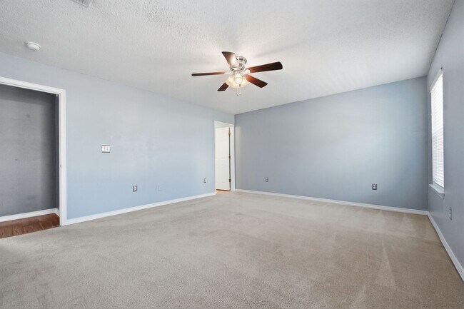 Building Photo - 3 Bedroom in Central Crestview!