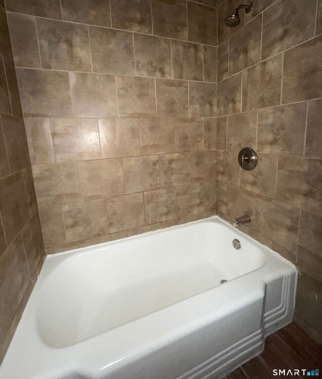 Building Photo - 448 Tudor St