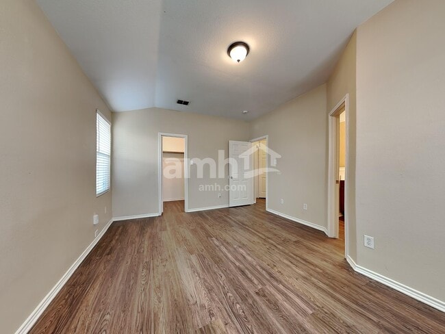Building Photo - 106 Robin Ln