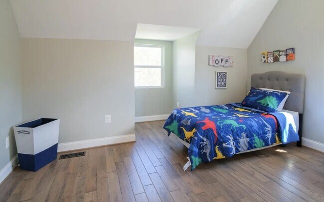 Building Photo - 4410 16th St NE