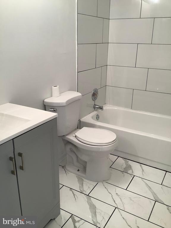 Building Photo - 12 Normandy Square Ct
