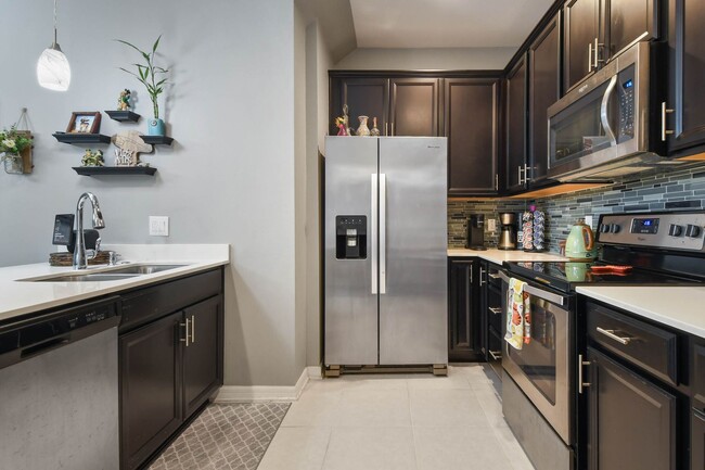 Building Photo - 17524 Promenade Dr