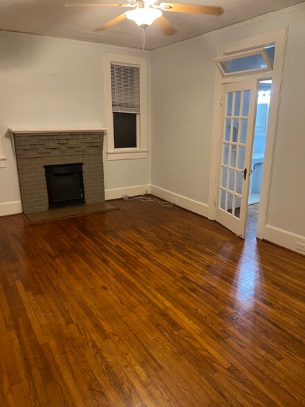 Building Photo - 1404 Victoria St