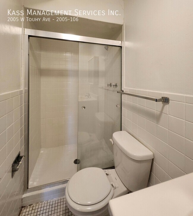 Building Photo - 2005 W Touhy Ave