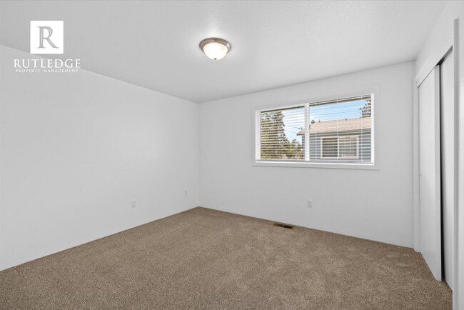 Building Photo - 826 Bennett Ave