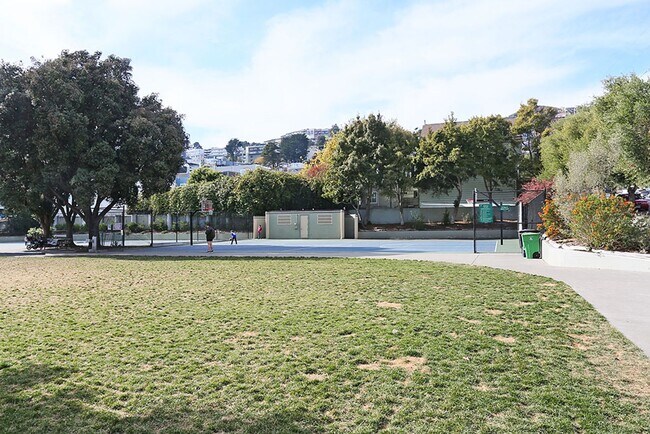 Building Photo - 741 Douglass St