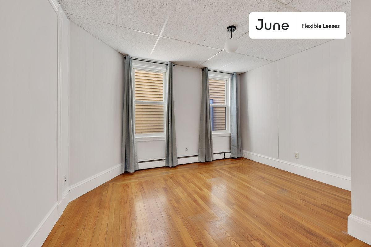 Building Photo - 823 Dorchester Ave