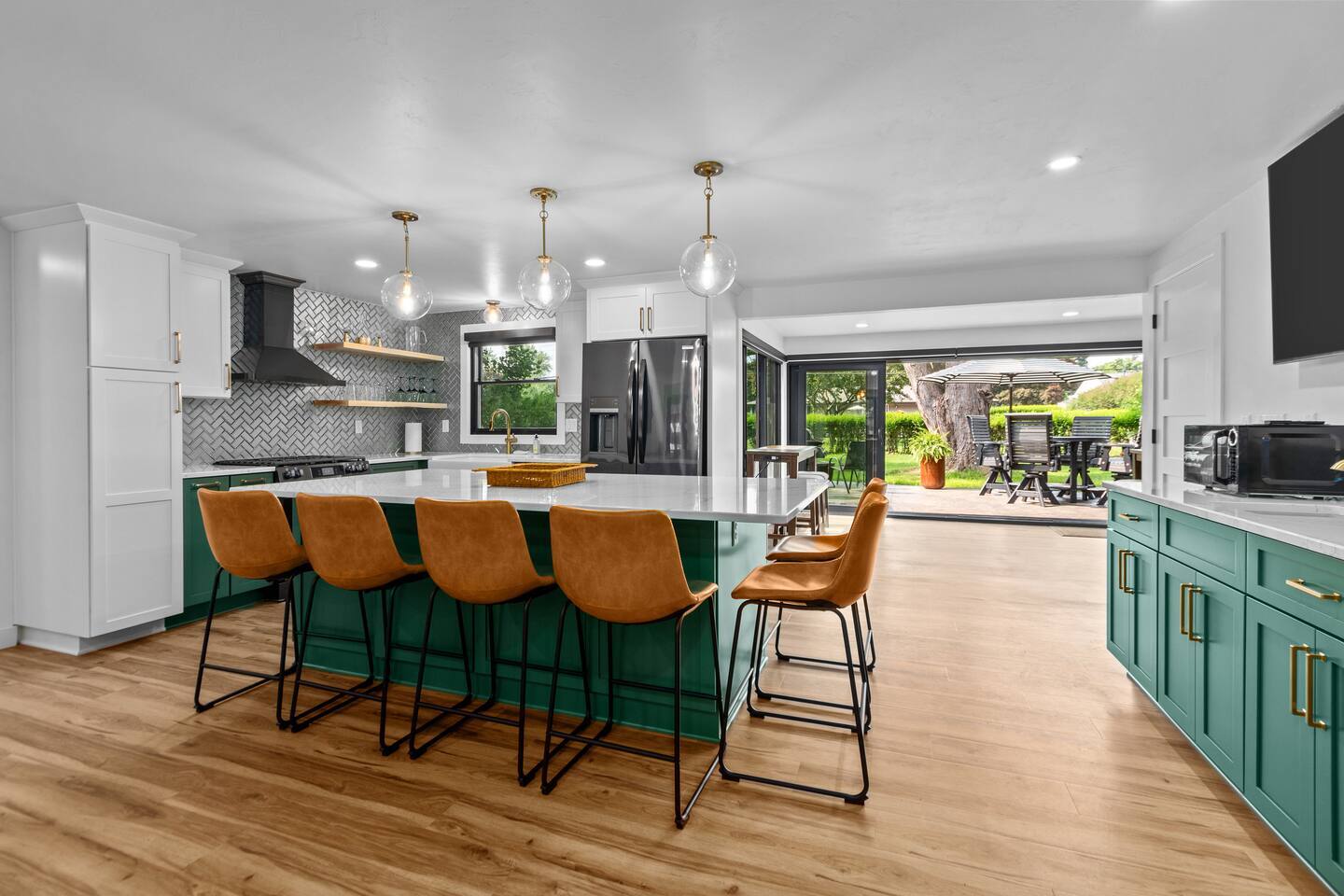 Building Photo - 1095 April Ln