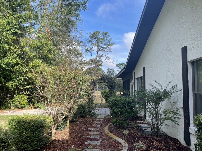Building Photo - 9 Fairwoods Ct