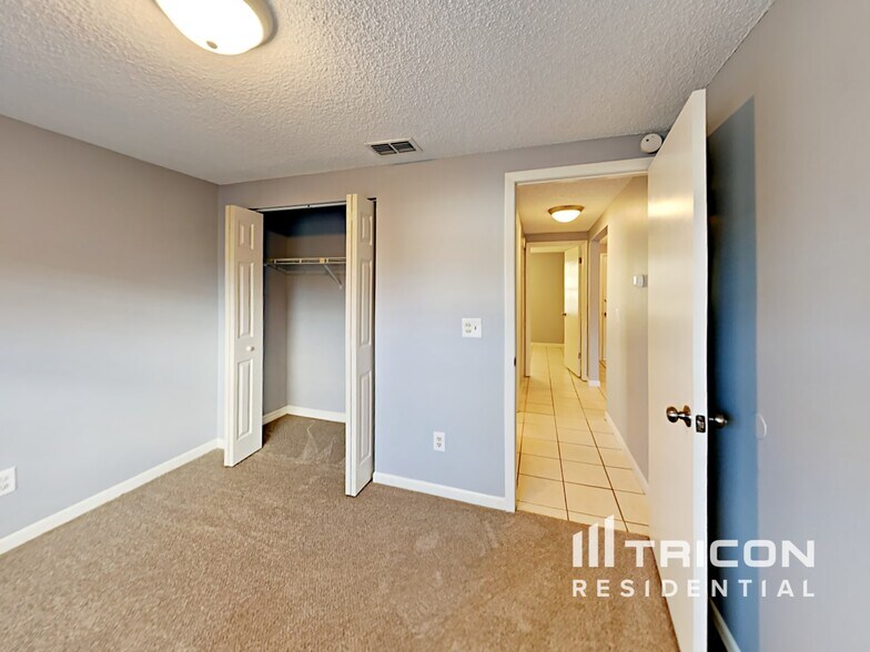 Building Photo - 3311 Russett Dr