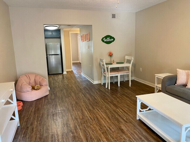 Building Photo - Broward Park Apartment