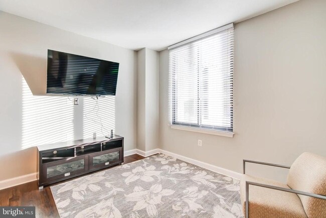 Building Photo - 2451 Midtown Ave