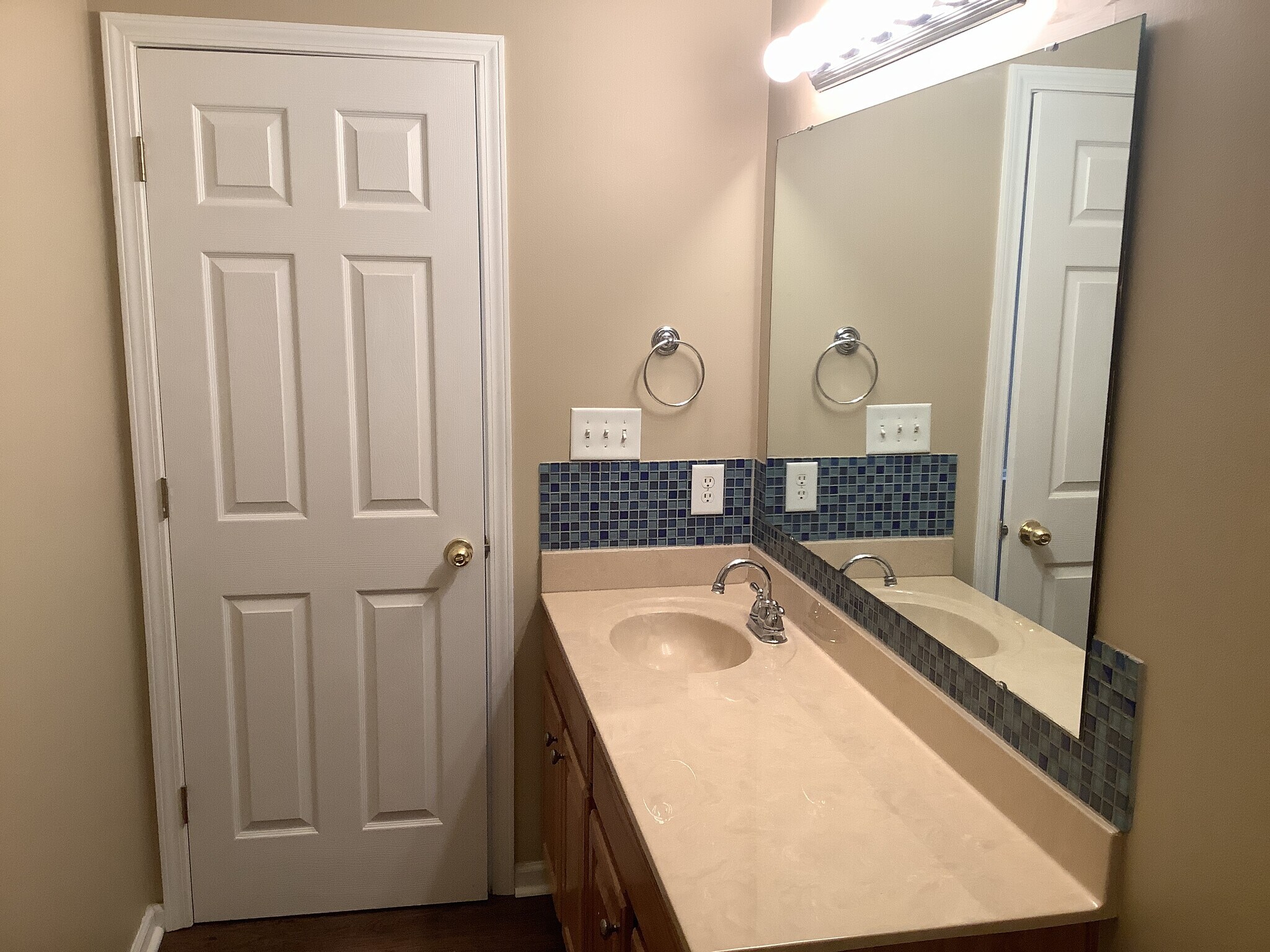 Building Photo - 5808 W Port Dr