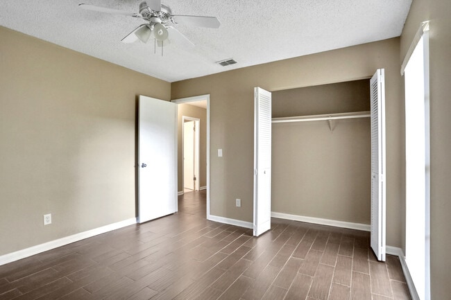 Building Photo - 3124 W Burke St