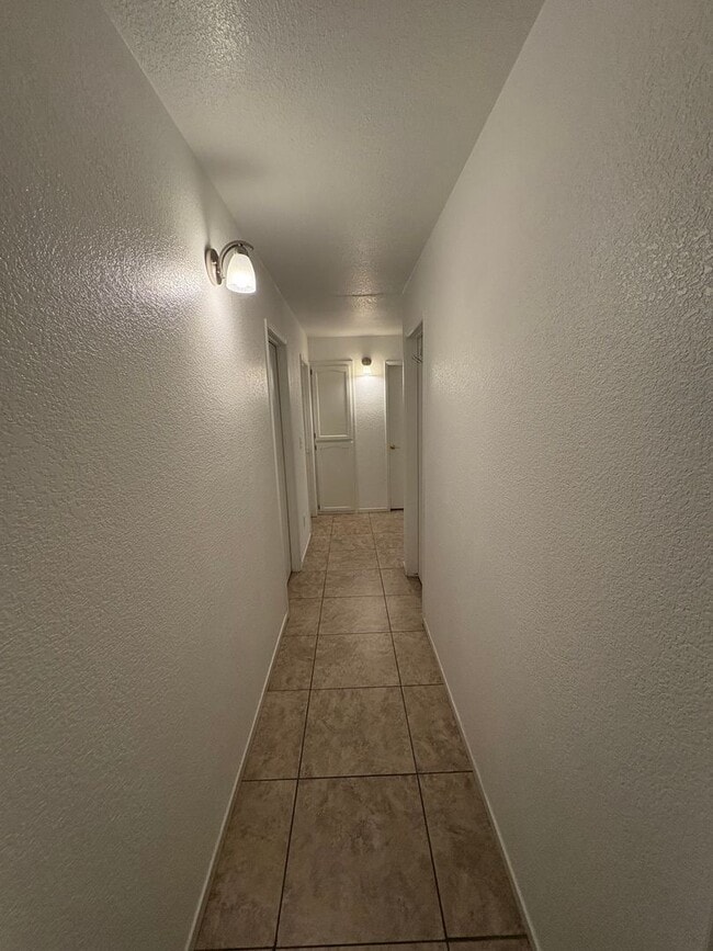 Building Photo - Charming home with Pool in Tulare Rent Ready!