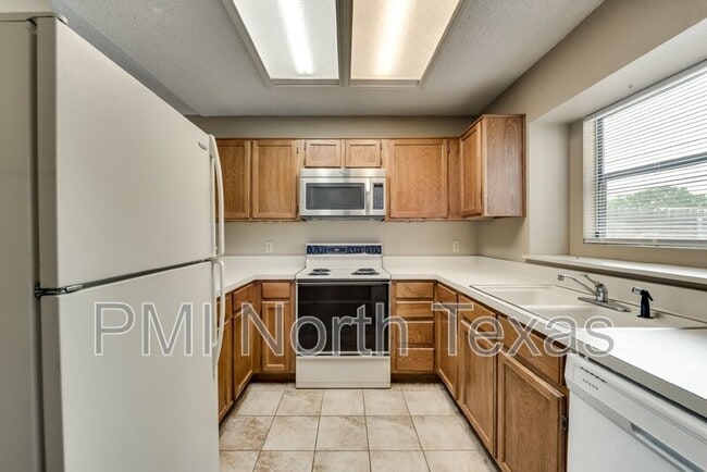 Building Photo - 2701 London Ct
