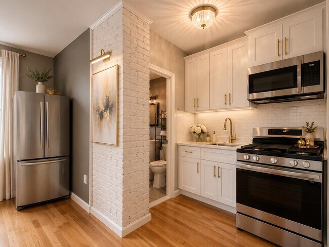Building Photo - 305 Cator Ave
